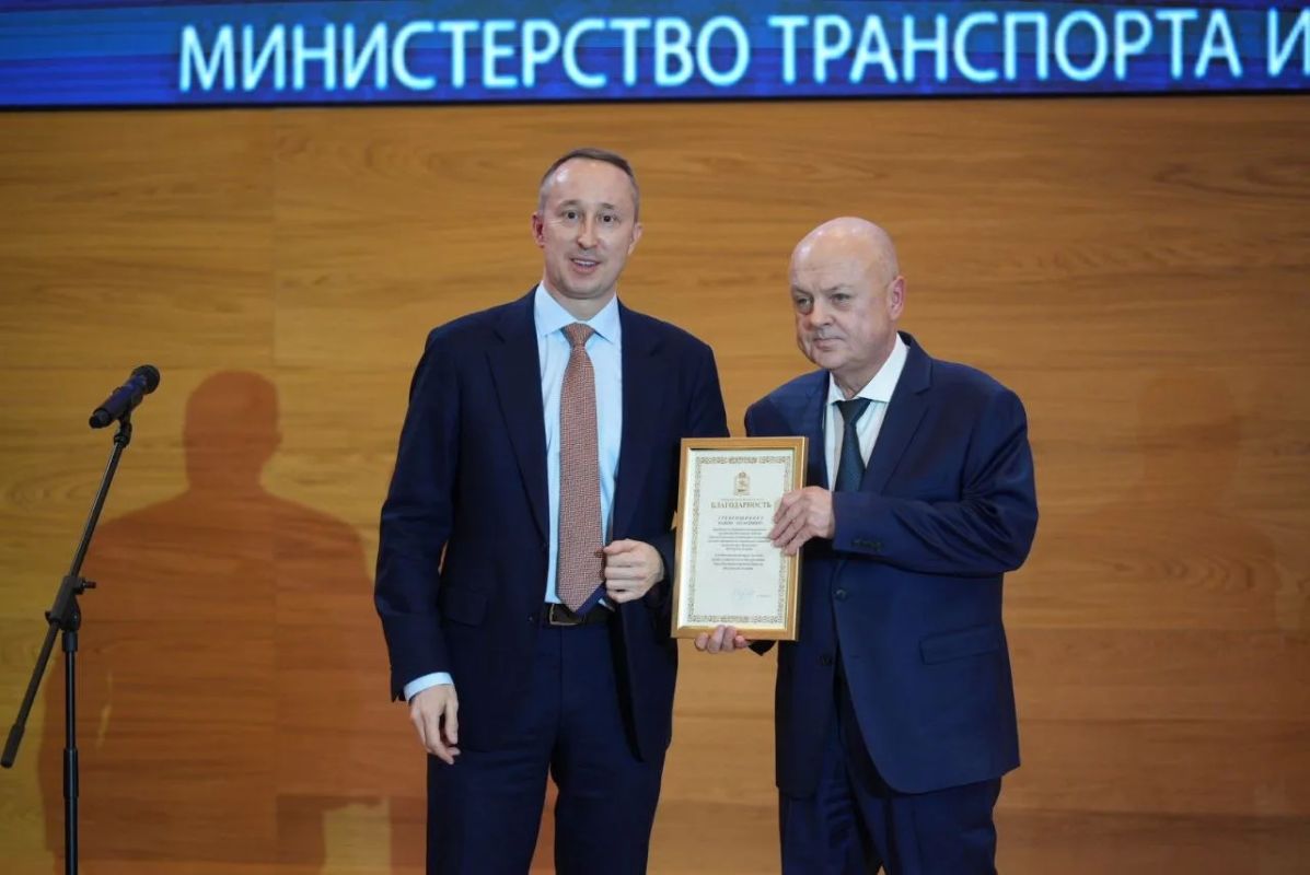 В честь Дня работников дорожного хозяйства и Дня работника автомобильного и городского пассажирского транспорта в Правительстве Подмосковья 43 сотрудникам дорожно-транспортной отрасли вручили областные и ведомственные награды В честь Дня работников дорожного хозяйства и Дня работника автомобильного и городского пассажирского транспорта в Правительстве Подмосковья 43 сотрудникам дорожно-транспортной отрасли вручили областные и ведомственные награды