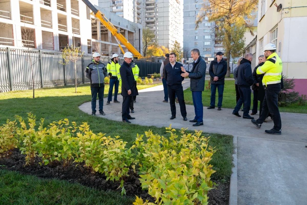 Проверил ход строительства нового детского сада на 180 мест на улице Комсомольской Проверил ход строительства нового детского сада на 180 мест на улице Комсомольской