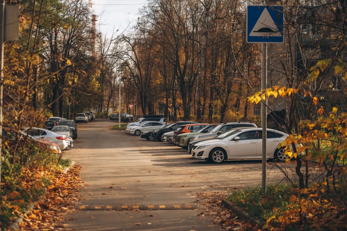На Институтской и Ленина обновили дворы у пяти домов