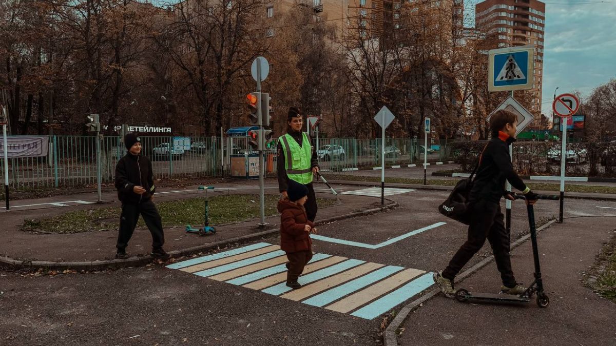 Госавтоинспекция УМВД России по г.о. Химки: практическое занятие в мобильном автогородке Госавтоинспекция УМВД России по г.о. Химки: практическое занятие в мобильном автогородке