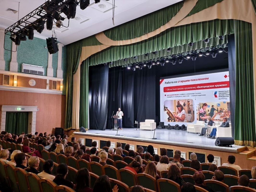 В Подольске представили уникальную вышитую карту Подмосковья из 56 фрагментов В Подольске представили уникальную вышитую карту Подмосковья из 56 фрагментов