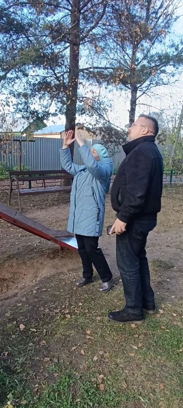 В д. Зубцово проверил исполнение поручения по опиловке деревьев В д. Зубцово проверил исполнение поручения по опиловке деревьев