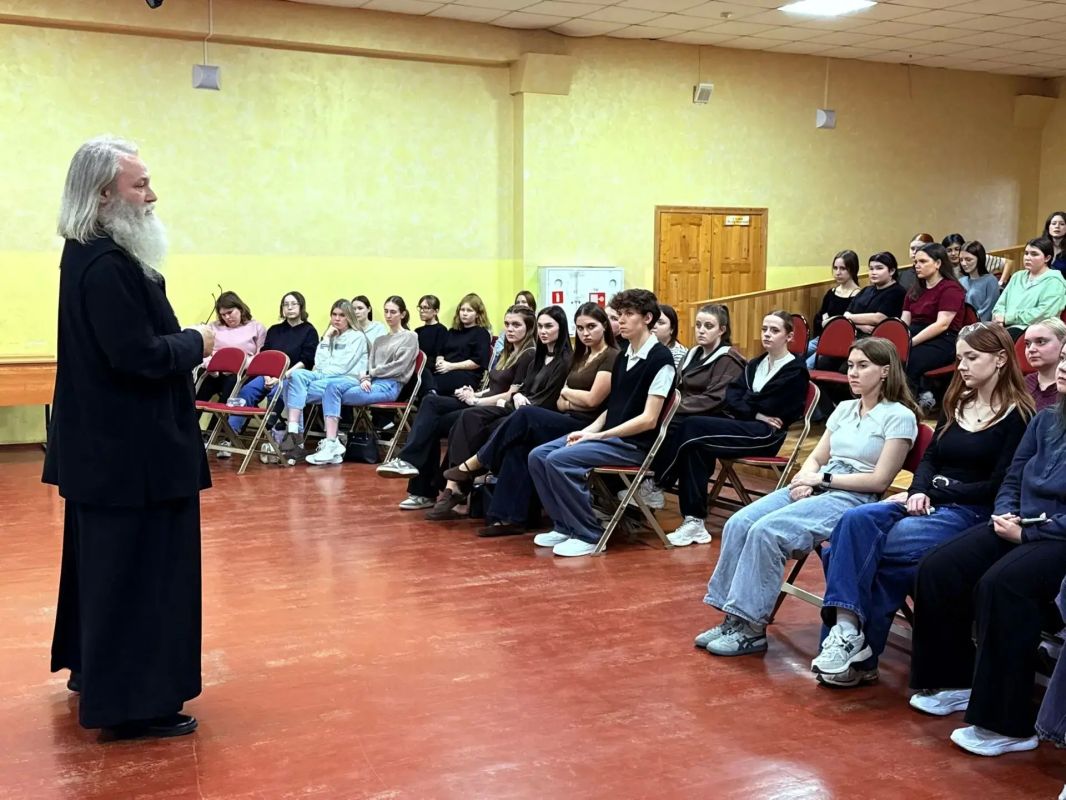 В Губернском колледже продолжается цикл православных лекториев, направленных на нравственное воспитание молодежи и осмысление вечных человеческих ценностей В Губернском колледже продолжается цикл православных лекториев, направленных на нравственное воспитание молодежи и осмысление вечных человеческих ценностей