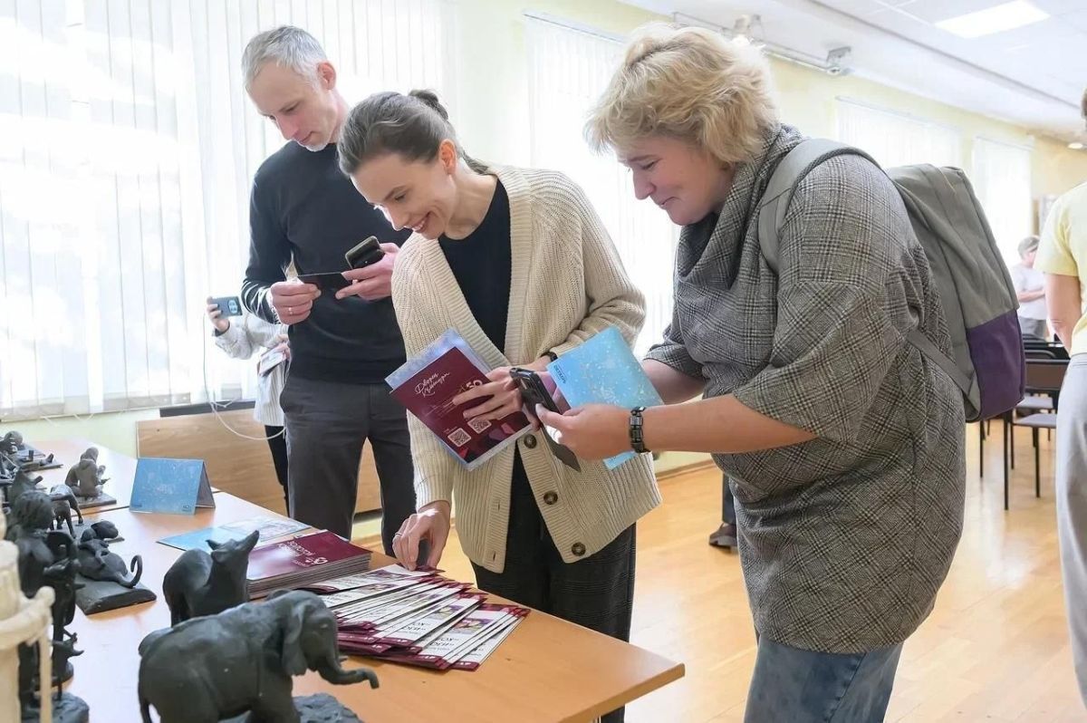 Во Дворце культуры «Октябрь» прошел областной мастер-класс по изобразительному творчеству Во Дворце культуры «Октябрь» прошел областной мастер-класс по изобразительному творчеству