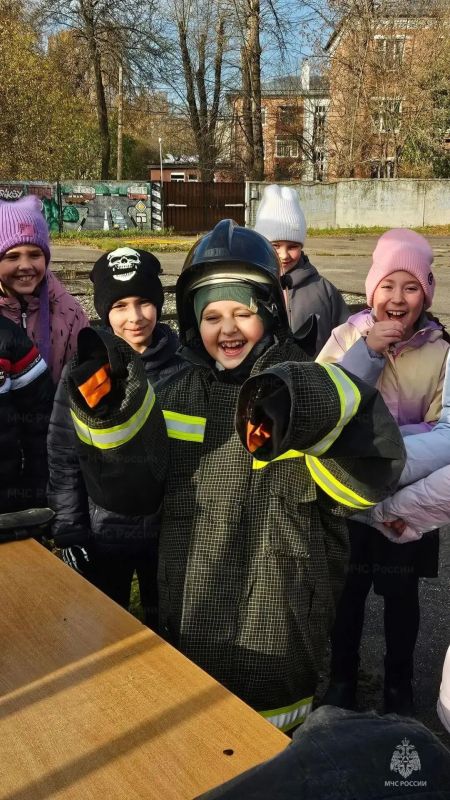 Уроки мужества: в ивантеевской школе прошел День пожарной безопасности Уроки мужества: в ивантеевской школе прошел День пожарной безопасности