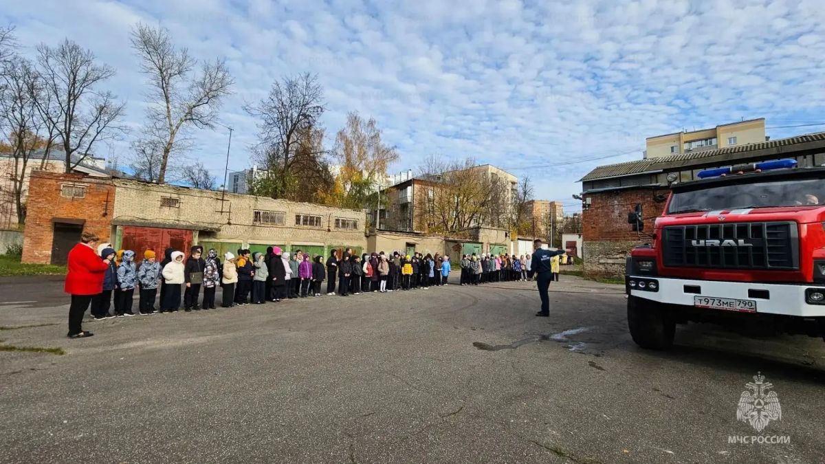 Уроки мужества: в ивантеевской школе прошел День пожарной безопасности Уроки мужества: в ивантеевской школе прошел День пожарной безопасности