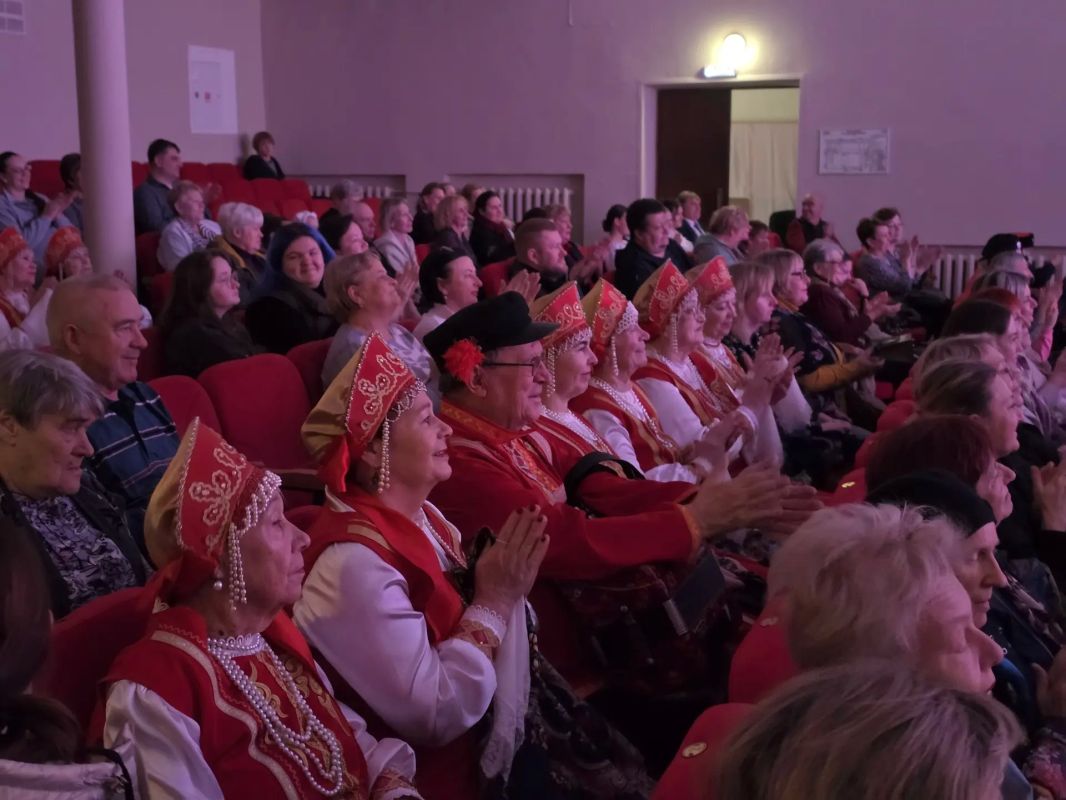Осенины в Ямкино. В СДК «Ямкино» было так тепло, что даже осенний ветер за окном, кажется, завидовал Осенины в Ямкино. В СДК «Ямкино» было так тепло, что даже осенний ветер за окном, кажется, завидовал