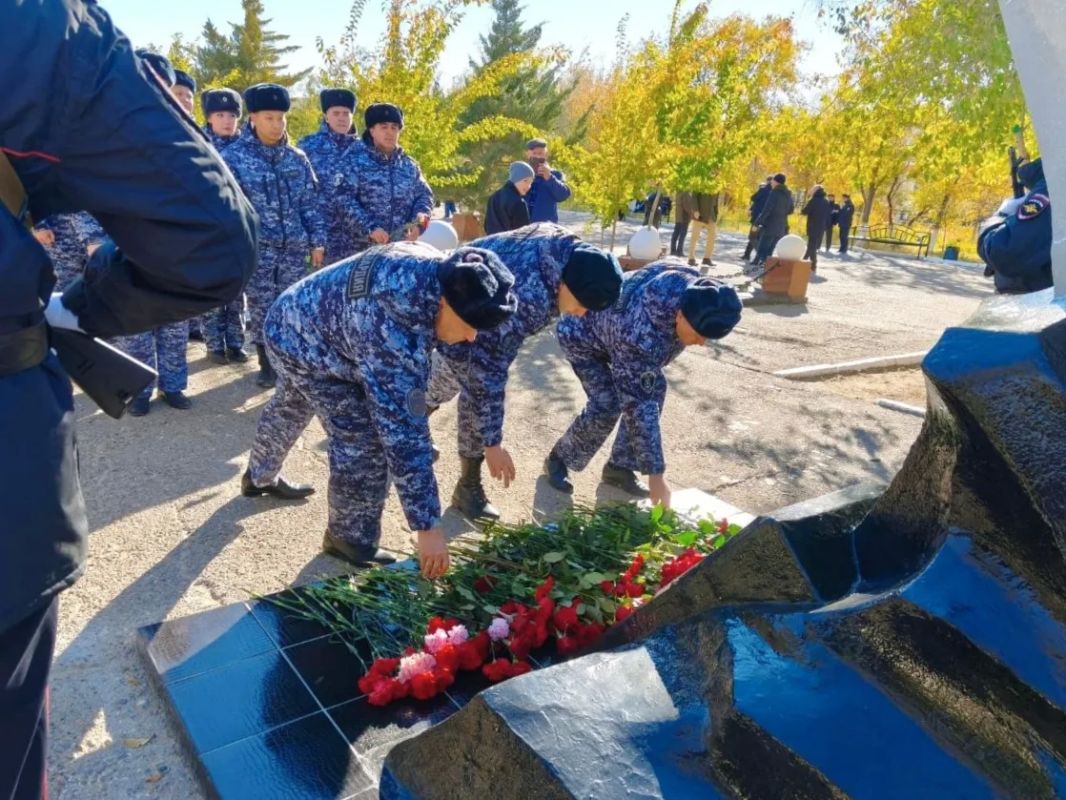 Росгвардейцы почтили память погибших испытателей ракетной техники на Байконуре Росгвардейцы почтили память погибших испытателей ракетной техники на Байконуре