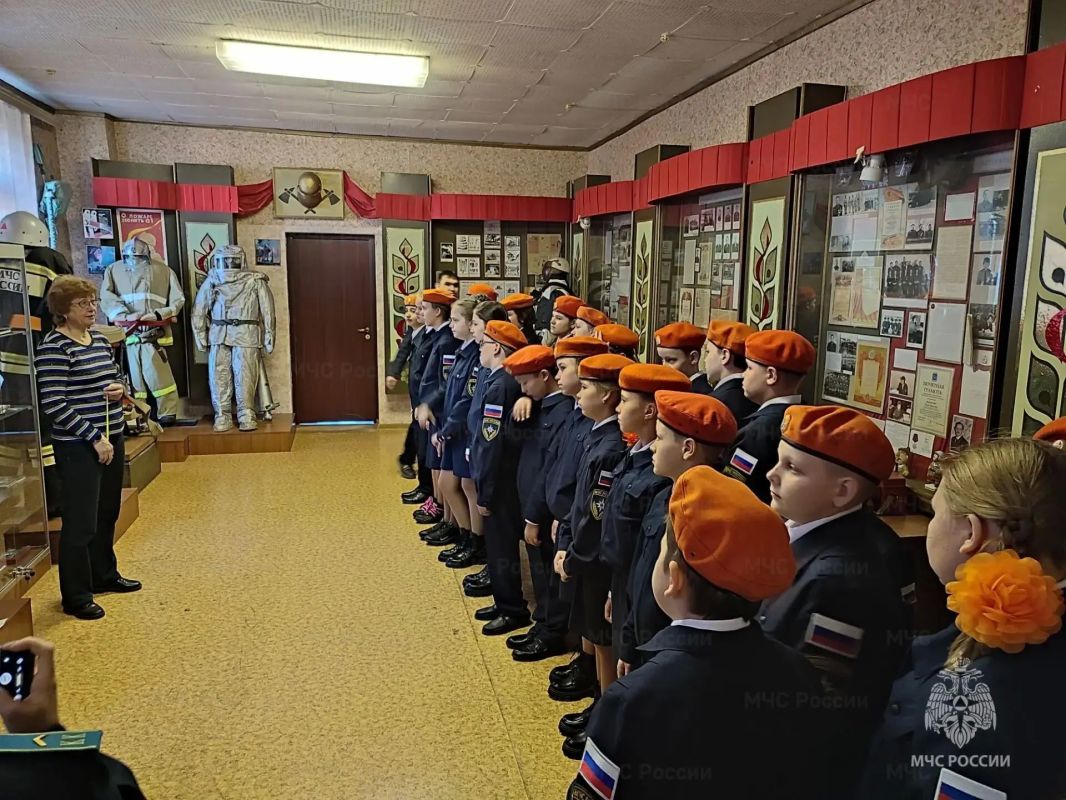 Торжественное посвящение в кадеты состоялось в 7-й пожарно-спасательной части Подольска Торжественное посвящение в кадеты состоялось в 7-й пожарно-спасательной части Подольска