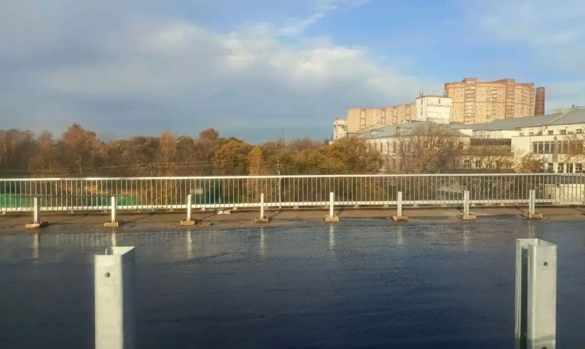 На мосту через Клязьму в Мытищах приступили к укладке асфальта На мосту через Клязьму в Мытищах приступили к укладке асфальта