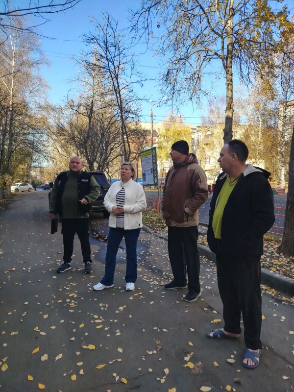 На связи с жителями. Капитальный ремонт дома и состояние дворов обсудили с жителями микрорайона Опалиха На связи с жителями. Капитальный ремонт дома и состояние дворов обсудили с жителями микрорайона Опалиха