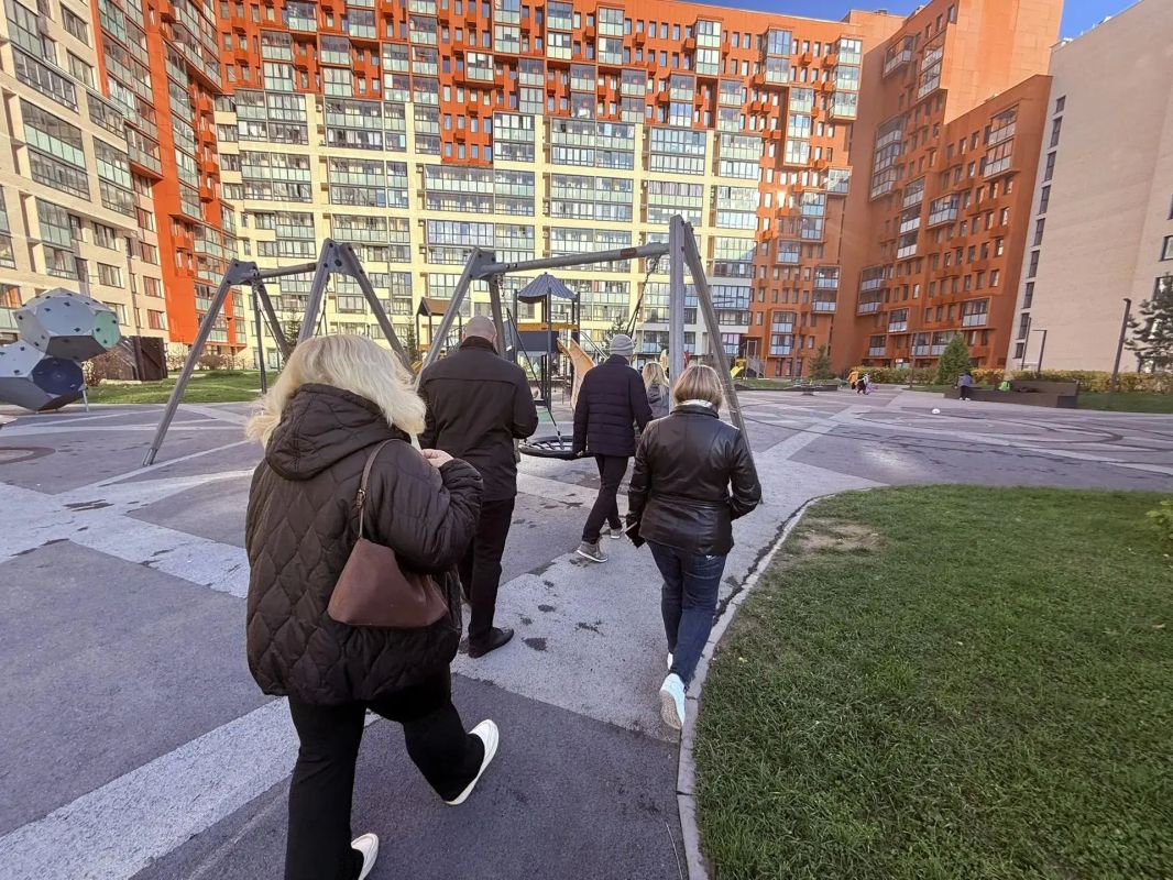 На связи с жителями. По поручению Главы городского округа Красногорск Дмитрия Владимировича Волкова его заместители продолжают серию обходов территорий На связи с жителями. По поручению Главы городского округа Красногорск Дмитрия Владимировича Волкова его заместители продолжают серию обходов территорий