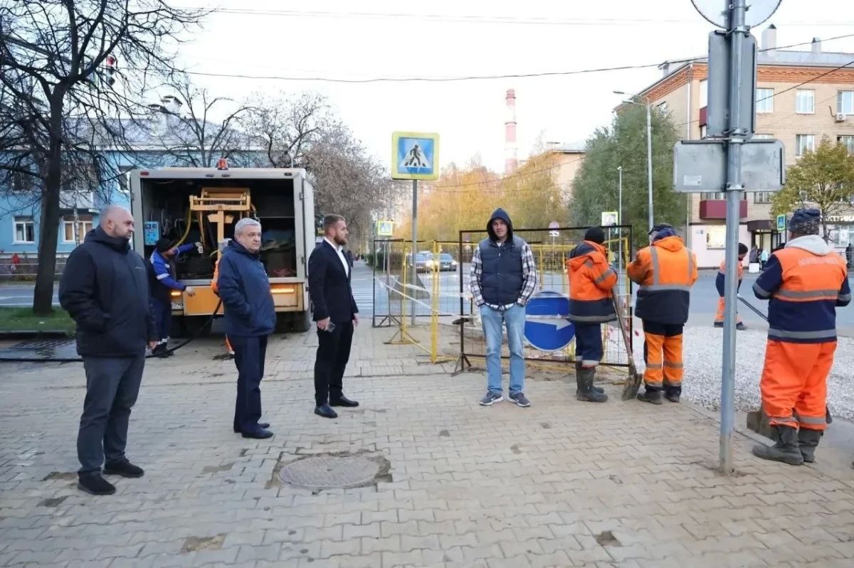 На перекрестке улиц Мира и Матросова в Мытищах проверили ход восстановительных работ На перекрестке улиц Мира и Матросова в Мытищах проверили ход восстановительных работ