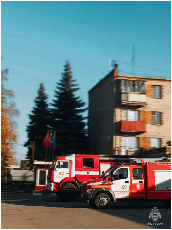 Раменские школьники увидели будни огнеборцев изнутри: экскурсия в 42-ю пожарно-спасательную часть Раменские школьники увидели будни огнеборцев изнутри: экскурсия в 42-ю пожарно-спасательную часть