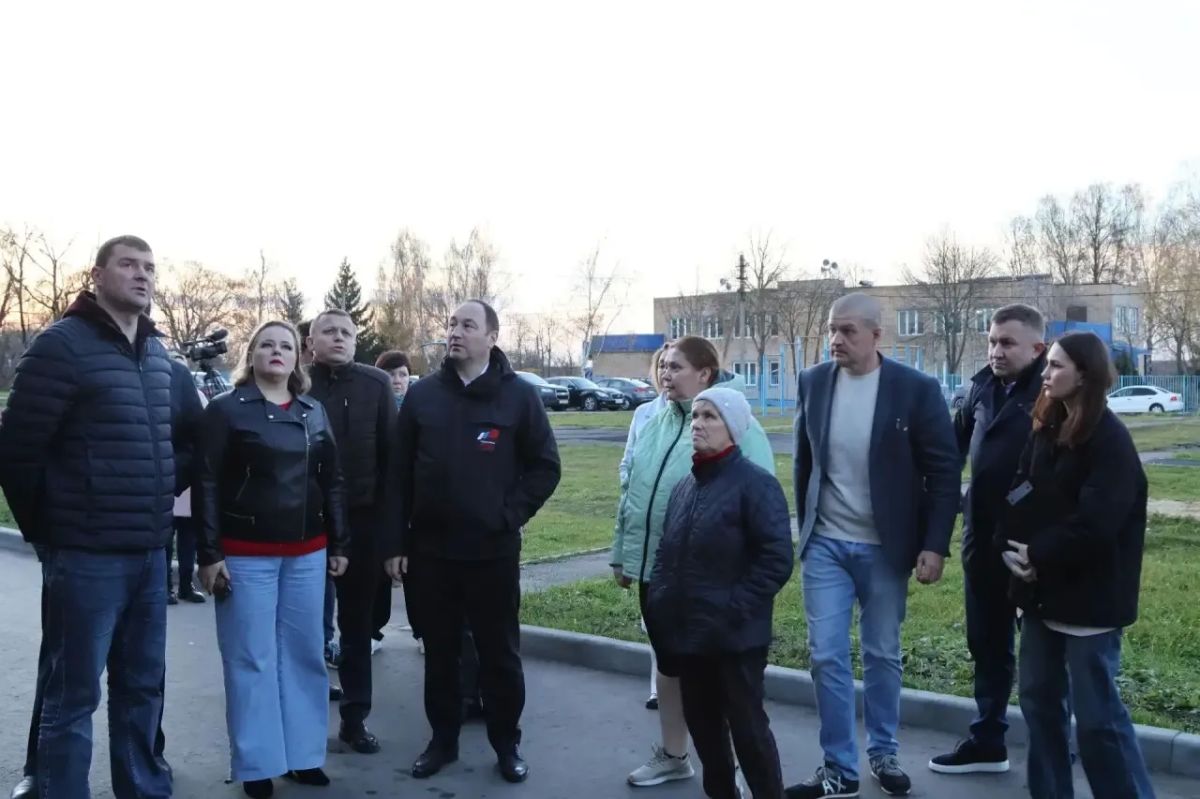 Сергей Мужальских: Проверил результаты благоустройства дворовой территории у домов № 1, 3 и 5 на улице Молодёжной в селе Аксиньино Сергей Мужальских: Проверил результаты благоустройства дворовой территории у домов № 1, 3 и 5 на улице Молодёжной в селе Аксиньино