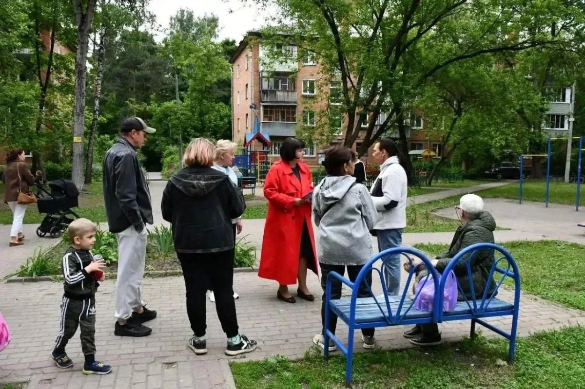 Заместители главы Жуковского продолжают пешие обходы по дворовым территориям города Заместители главы Жуковского продолжают пешие обходы по дворовым территориям города