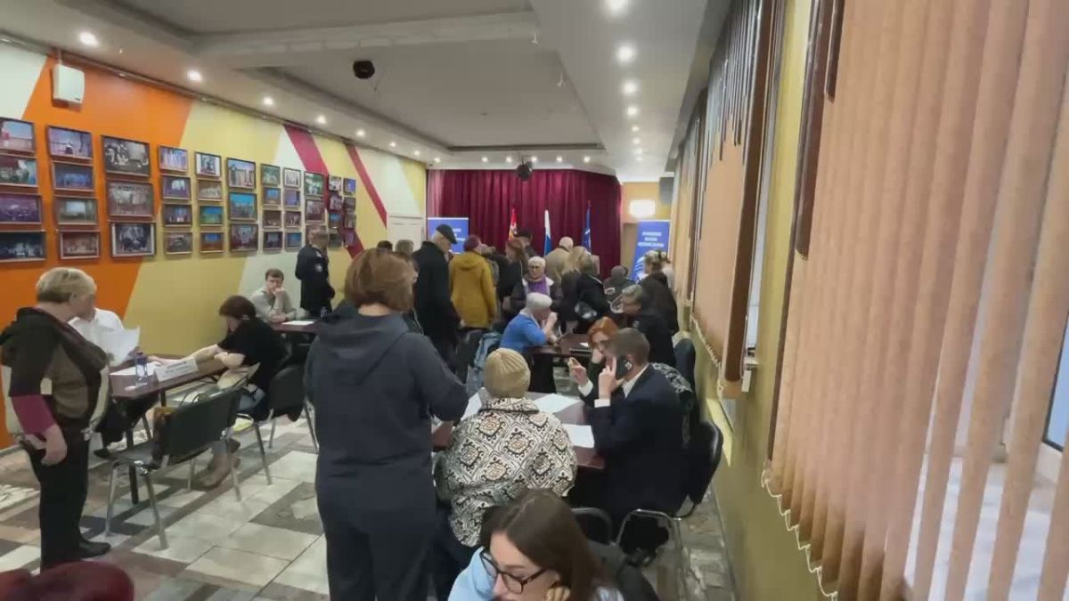 Прямо сейчас в ДК «Текстильщик» проходит приём в формате «Выездная администрация»