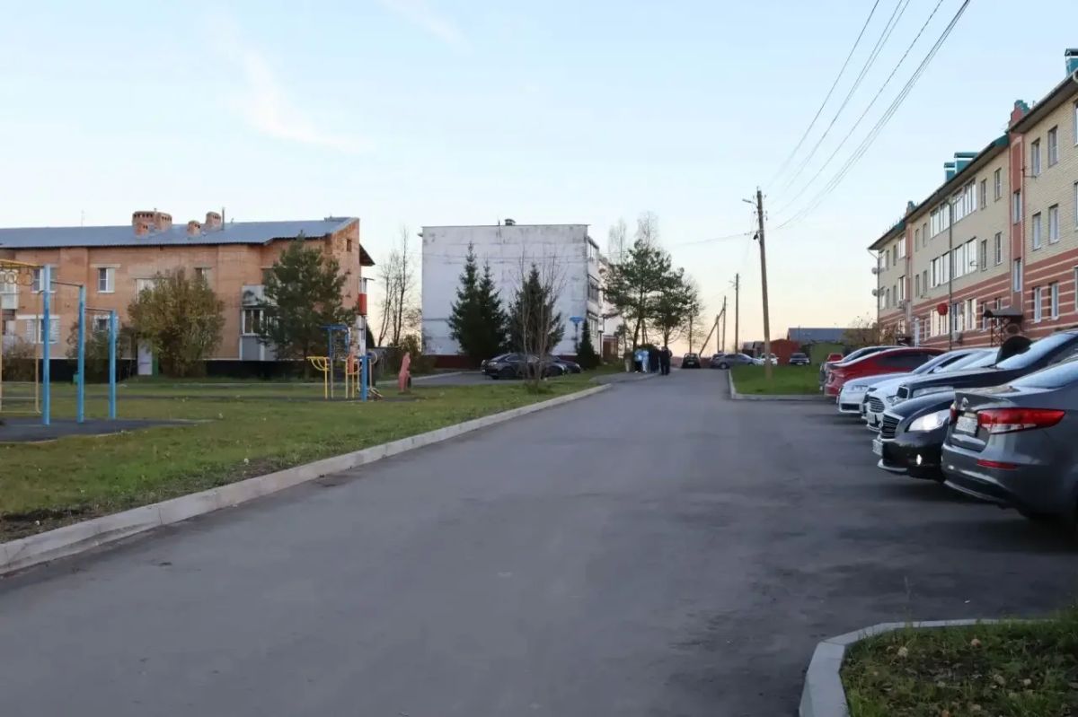 Сергей Мужальских: Проверил результаты благоустройства дворовой территории у домов № 1, 3 и 5 на улице Молодёжной в селе Аксиньино Сергей Мужальских: Проверил результаты благоустройства дворовой территории у домов № 1, 3 и 5 на улице Молодёжной в селе Аксиньино