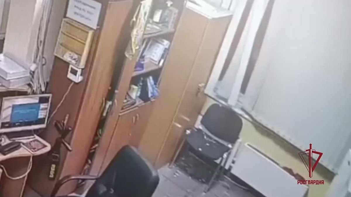 Пьяный дебошир пробрался в школу в подмосковной Ивантеевке, сообщили РИА Новости в региональном главке Росгвардии