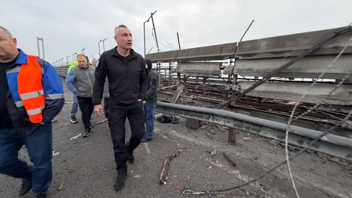 Киев подвергся ночной атаке крылатых и баллистических ракет Киев подвергся ночной атаке крылатых и баллистических ракет