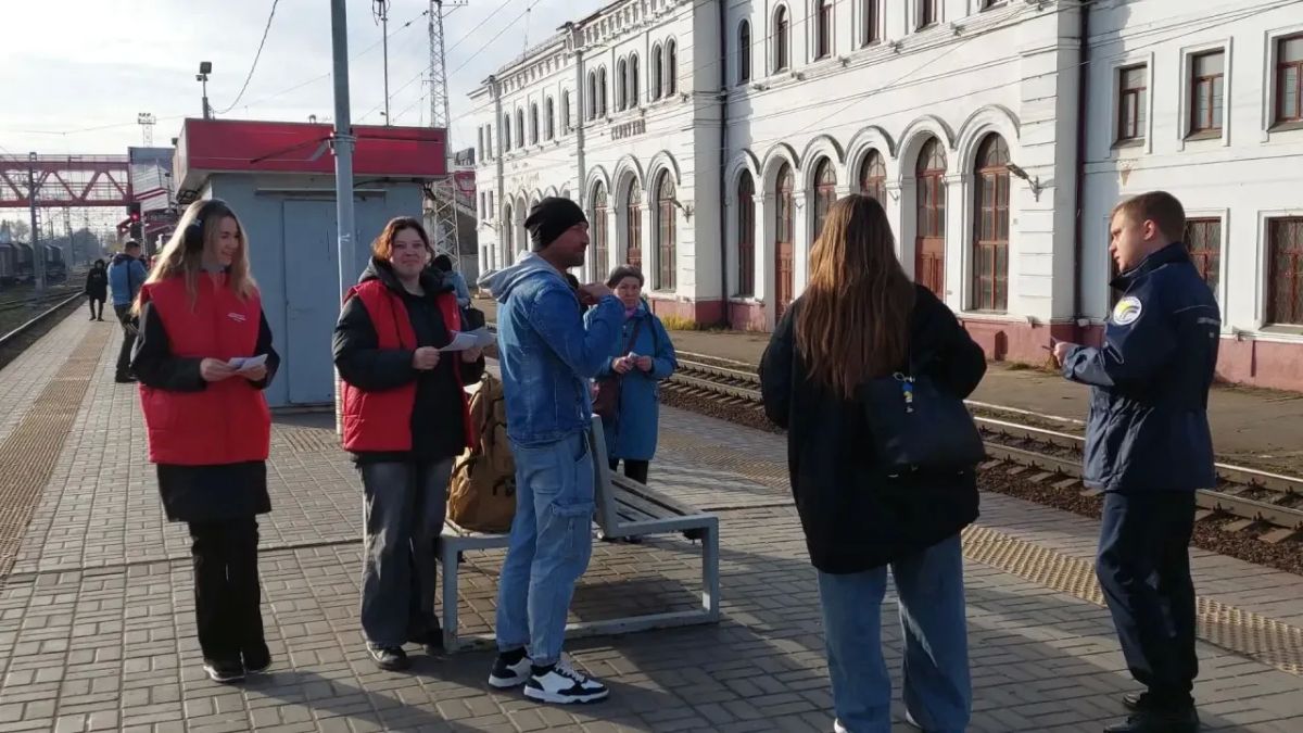 Сегодня на железнодорожной станции Серпухов прошла рейд-акция «Сохрани себе жизнь», направленная на профилактику травматизма и предупреждение несчастных случаев на железной дороге Сегодня на железнодорожной станции Серпухов прошла рейд-акция «Сохрани себе жизнь», направленная на профилактику травматизма и предупреждение несчастных случаев на железной дороге