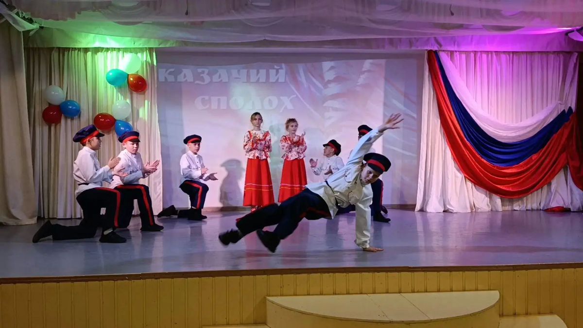 В Ногинском центре культуры и творчества «Глухово» состоялся «Казачий Сполох» — торжественный сбор кадетов-казаков Центра образования №21 В Ногинском центре культуры и творчества «Глухово» состоялся «Казачий Сполох» — торжественный сбор кадетов-казаков Центра образования №21