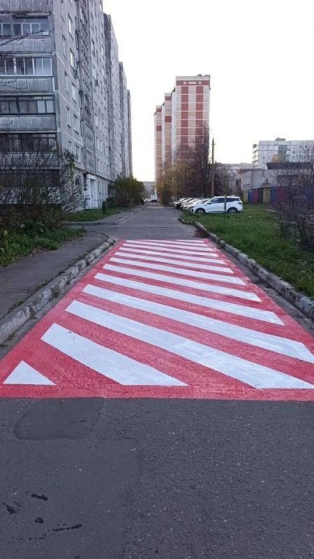 Пожарные площадки во дворах жилых домов — это специально оборудованные зоны, которые обеспечивают беспрепятственный проезд и манёвр пожарной техники при тушении возгораний Пожарные площадки во дворах жилых домов — это специально оборудованные зоны, которые обеспечивают беспрепятственный проезд и манёвр пожарной техники при тушении возгораний