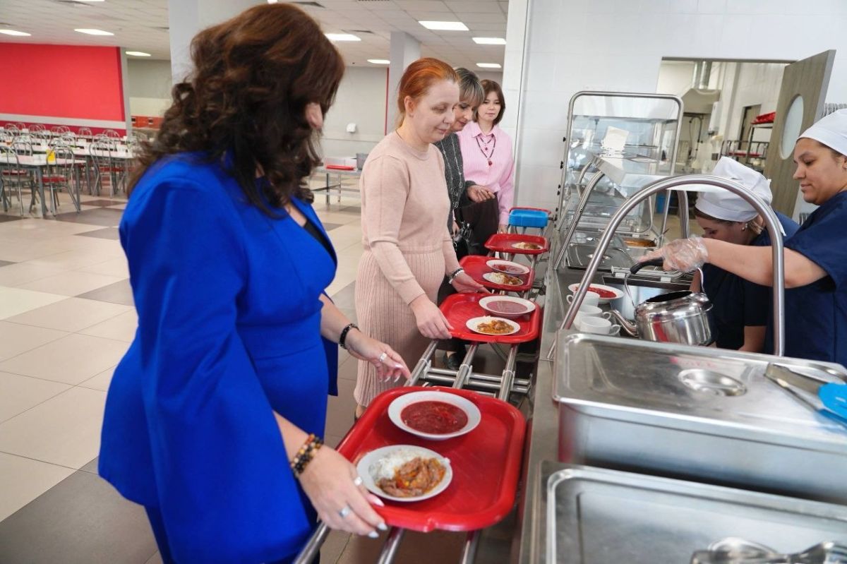 Подольские родители высоко оценили качество питания детей в школьной столовой Подольские родители высоко оценили качество питания детей в школьной столовой