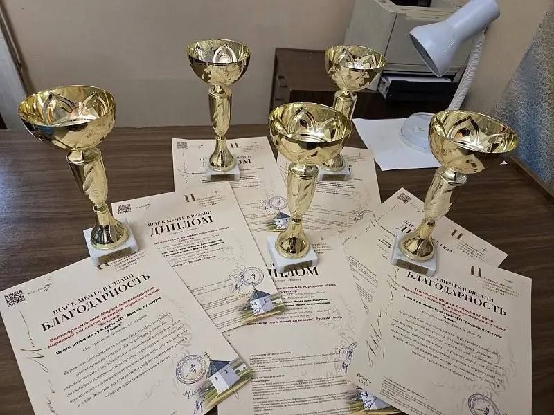 Народный коллектив «Ансамбль народного танца «Сувенир» ДК «Химик» завоевал награды на II Всероссийском фестивале-конкурсе хореографического творчества «Шаг к мечте», который прошёл в Рязани 24 октября Народный коллектив «Ансамбль народного танца «Сувенир» ДК «Химик» завоевал награды на II Всероссийском фестивале-конкурсе хореографического творчества «Шаг к мечте», который прошёл в Рязани 24 октября