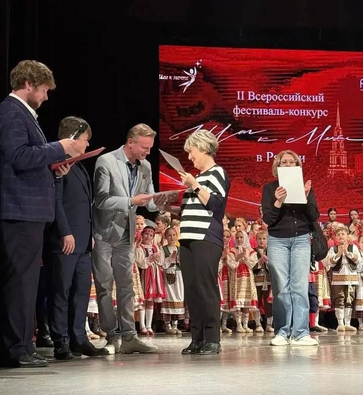 Народный коллектив «Ансамбль народного танца «Сувенир» ДК «Химик» завоевал награды на II Всероссийском фестивале-конкурсе хореографического творчества «Шаг к мечте», который прошёл в Рязани 24 октября Народный коллектив «Ансамбль народного танца «Сувенир» ДК «Химик» завоевал награды на II Всероссийском фестивале-конкурсе хореографического творчества «Шаг к мечте», который прошёл в Рязани 24 октября