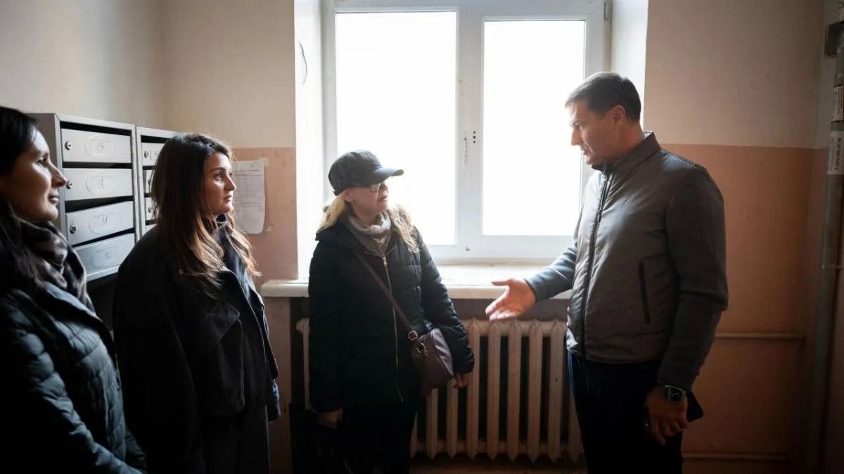 Содержание дворов и подъездов на улице Кирова проверил глава Люберец Содержание дворов и подъездов на улице Кирова проверил глава Люберец