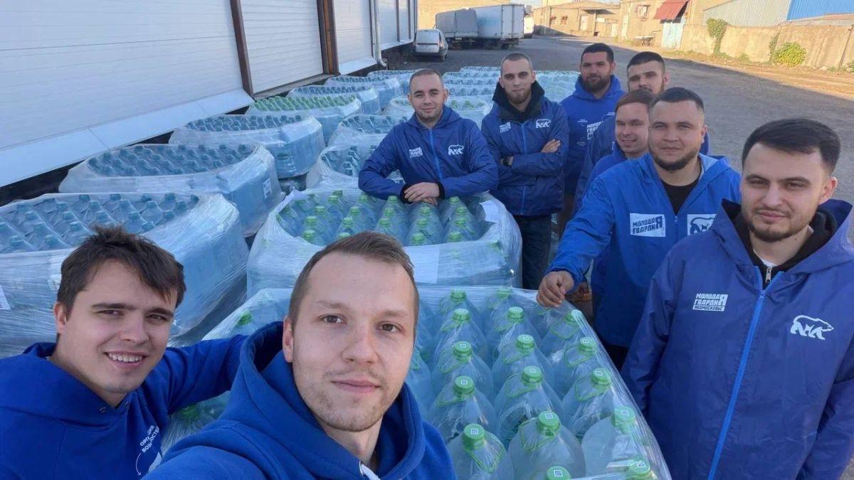 Вместе к общей цели!. Молодогвардейцы приняли участие в организации поездки с гуманитарной миссией — и это не просто маршрут, а путь поддержки и заботы Вместе к общей цели!. Молодогвардейцы приняли участие в организации поездки с гуманитарной миссией — и это не просто маршрут, а путь поддержки и заботы