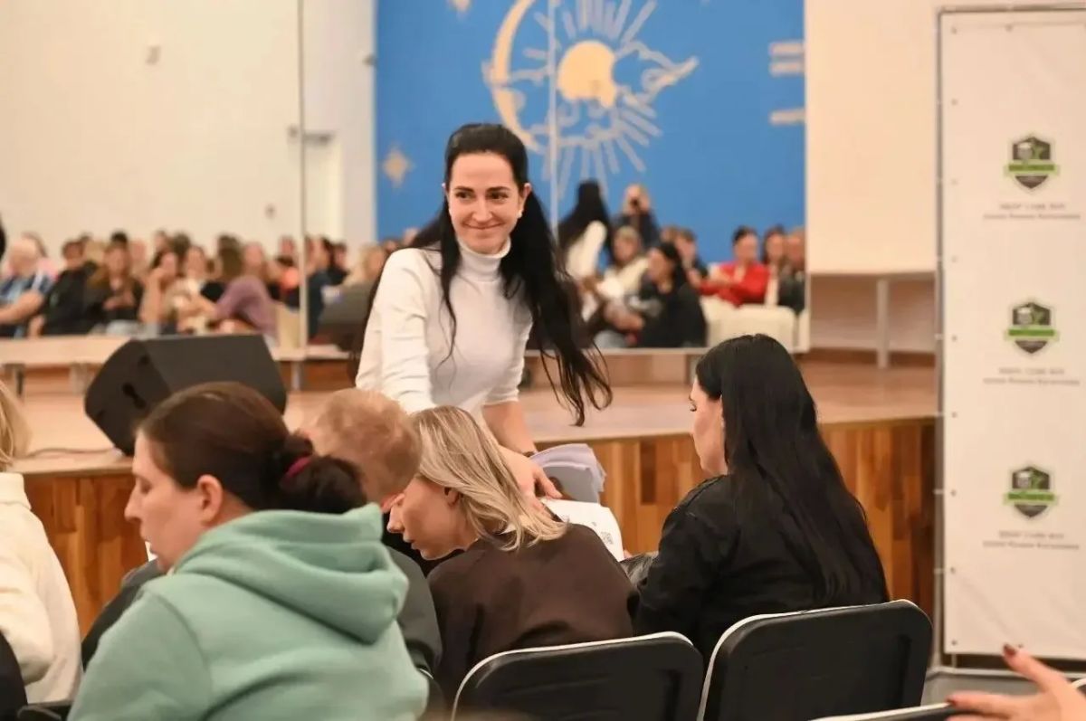 Глава городского округа Серпухов Алексей Шимко посетил родительское собрание школы №19 им. Романа Катасонова Глава городского округа Серпухов Алексей Шимко посетил родительское собрание школы №19 им. Романа Катасонова
