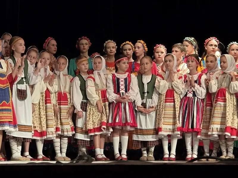 Народный коллектив «Ансамбль народного танца «Сувенир» ДК «Химик» завоевал награды на II Всероссийском фестивале-конкурсе хореографического творчества «Шаг к мечте», который прошёл в Рязани 24 октября Народный коллектив «Ансамбль народного танца «Сувенир» ДК «Химик» завоевал награды на II Всероссийском фестивале-конкурсе хореографического творчества «Шаг к мечте», который прошёл в Рязани 24 октября