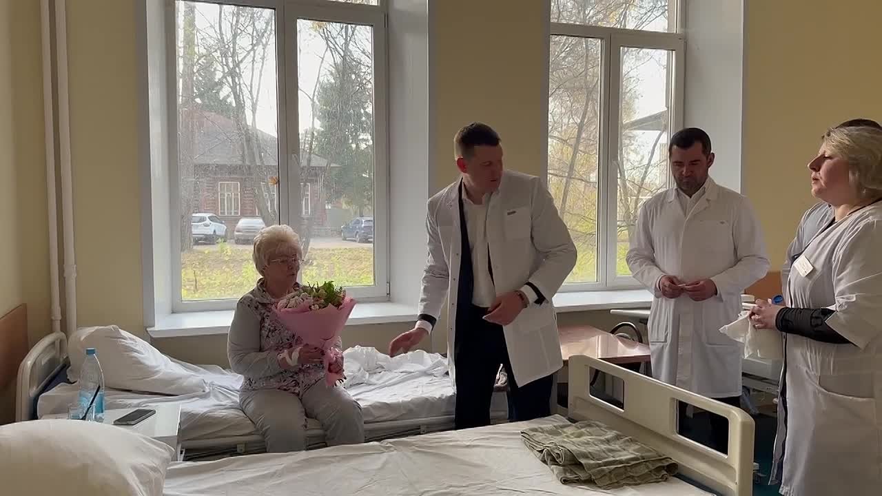 Навестил пострадавших в ДТП на Патриаршей