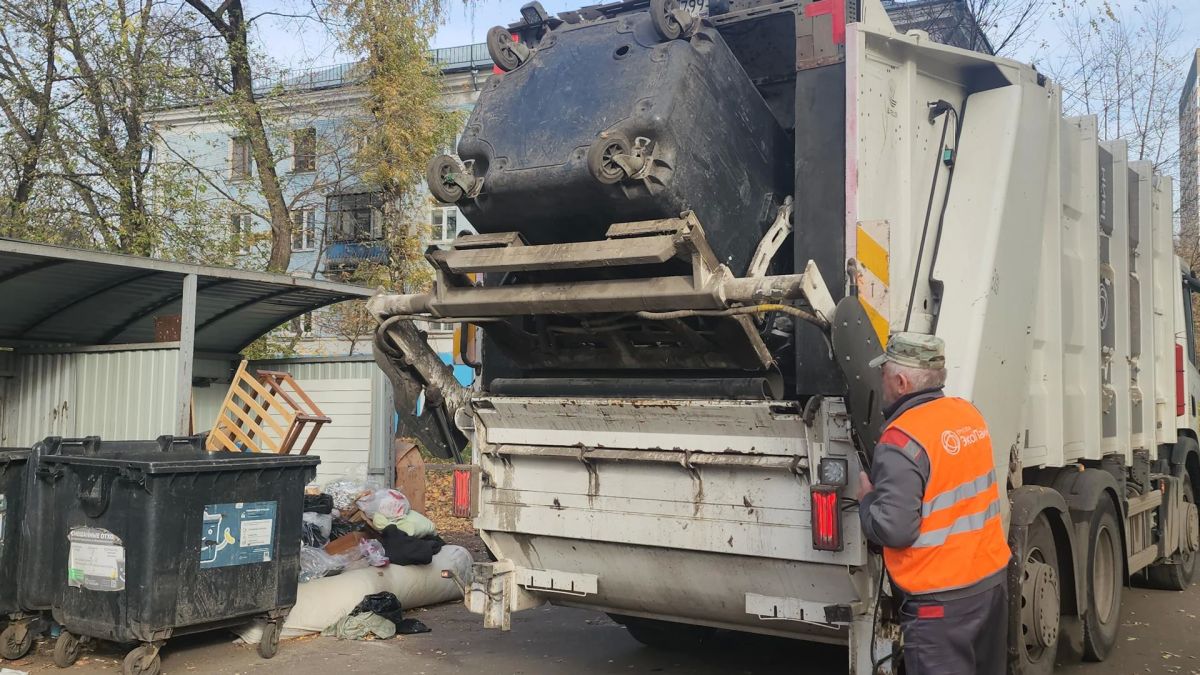 В Люберецком округе с контейнерных площадок вывезено около 2 млн м отходов В Люберецком округе с контейнерных площадок вывезено около 2 млн м отходов