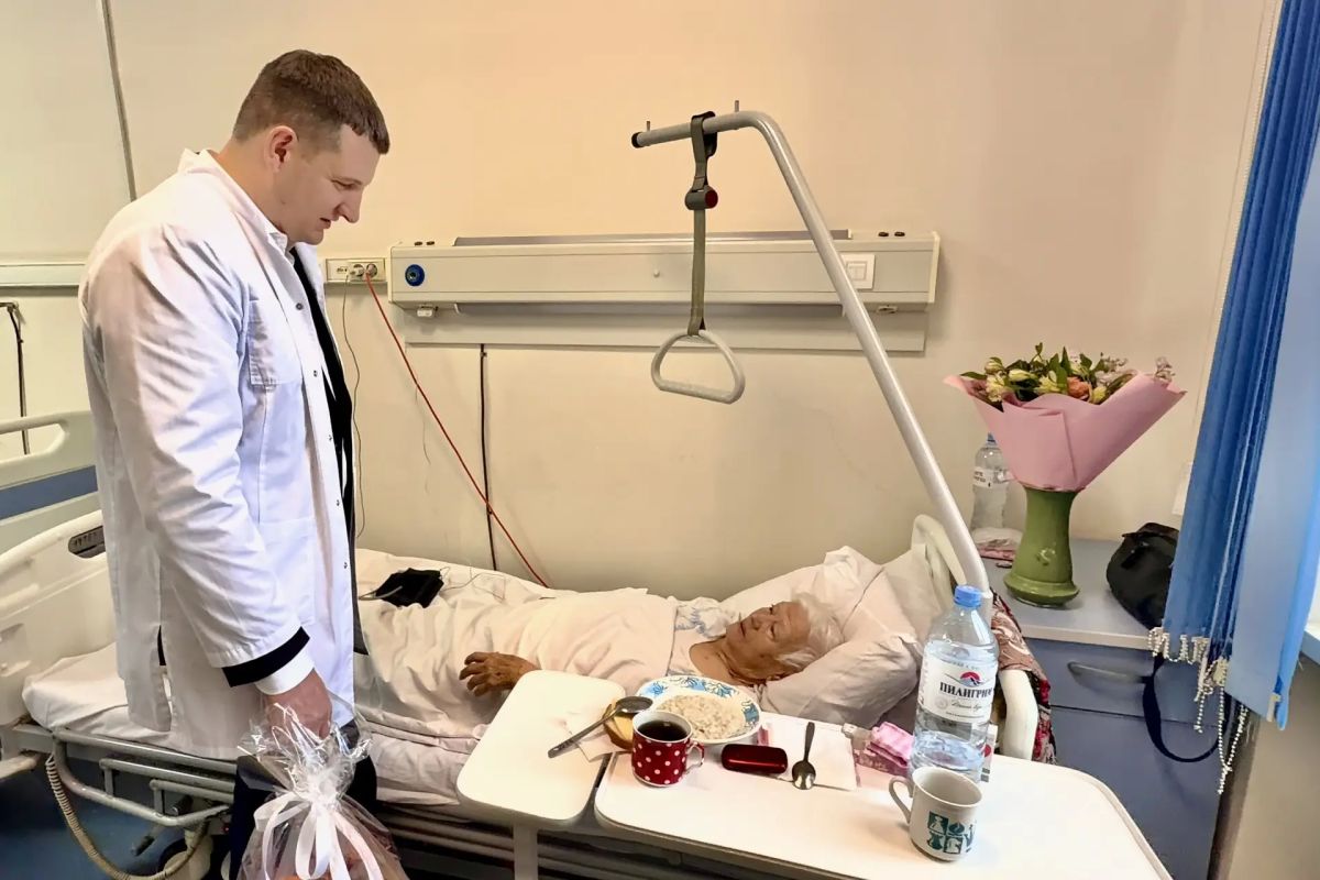 Навестил пострадавших в ДТП на Патриаршей Навестил пострадавших в ДТП на Патриаршей