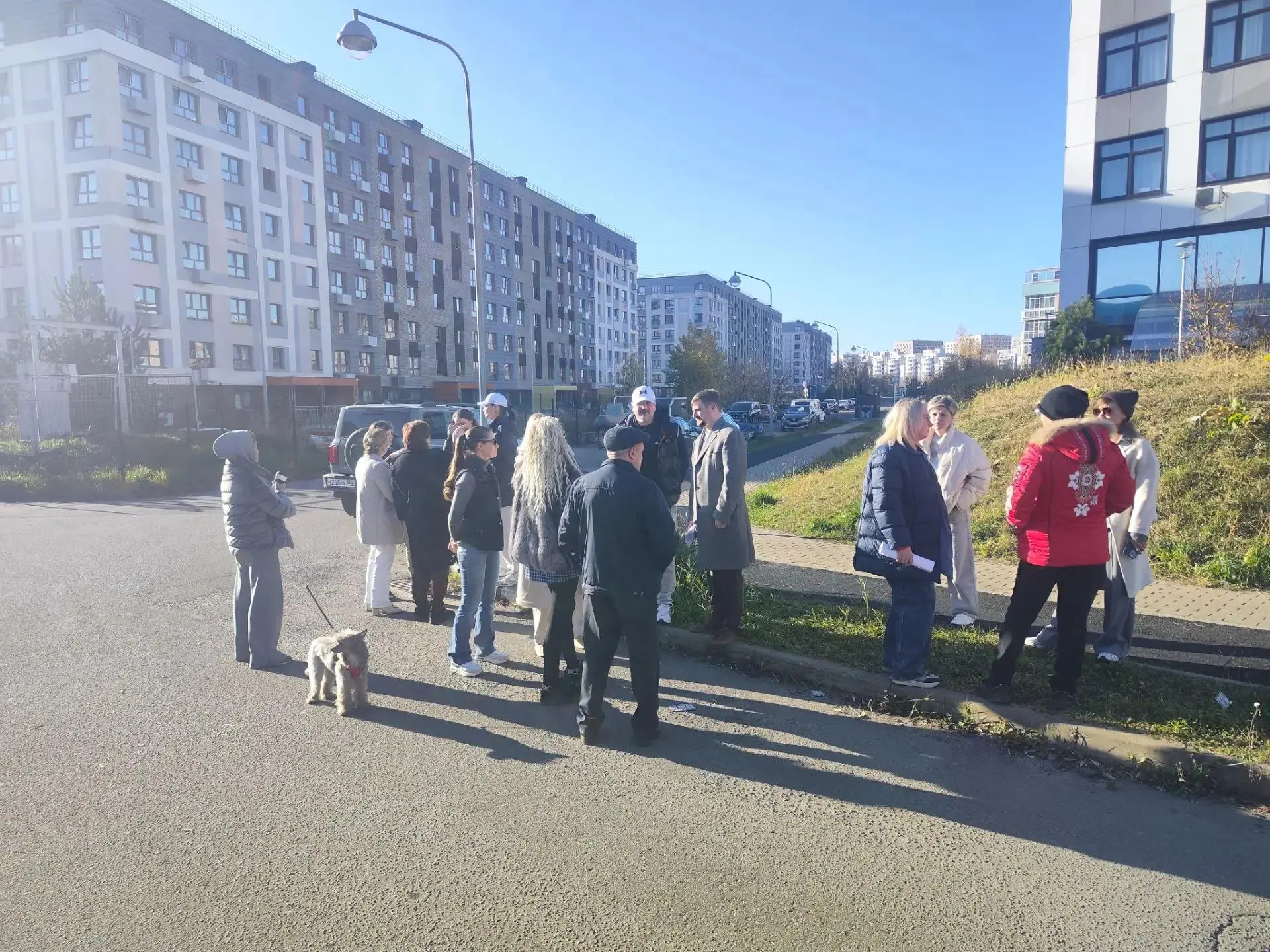 На связи с жителями. Заместитель главы городского округа Красногорск Даниил Зеленев провел обход в деревне Глухово, на территории ЖК «Рублевское предместье»