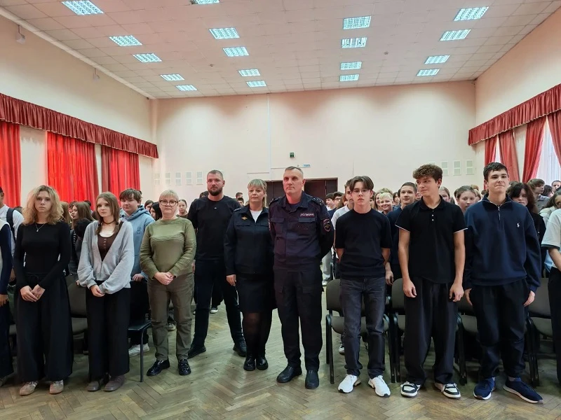 В Люберцах полицейские и общественники провели беседу с подростками