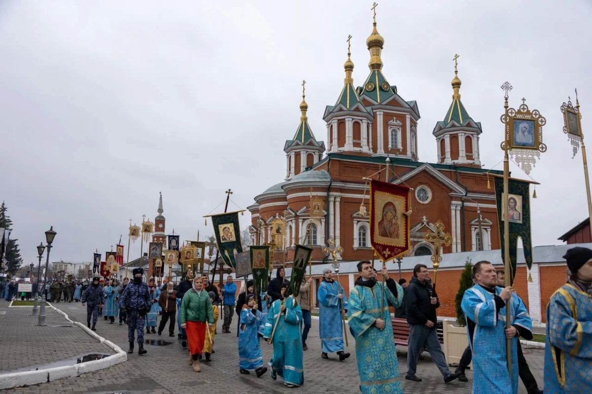 В День народного единства, 4 ноября, и в честь празднования Казанской иконы Божией Матери в Коломне пройдёт традиционный общегородской крестный ход В День народного единства, 4 ноября, и в честь празднования Казанской иконы Божией Матери в Коломне пройдёт традиционный общегородской крестный ход