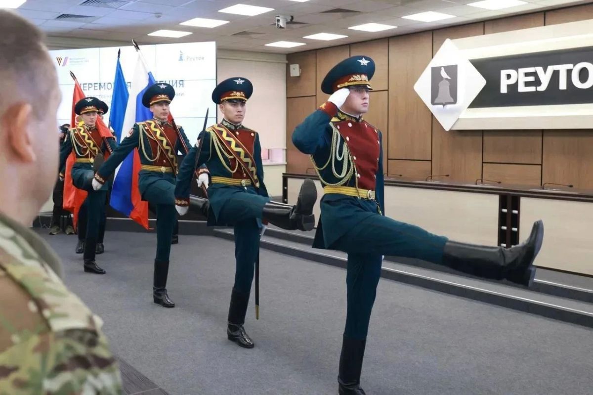 Семьям погибших участников СВО передали государственные награды в Реутове Семьям погибших участников СВО передали государственные награды в Реутове