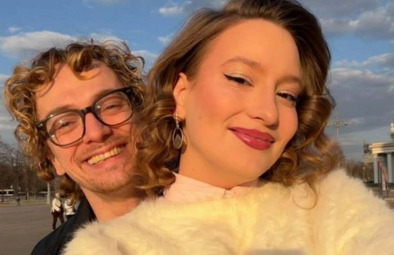 Суд в Мытищах прекратил дела в отношении супругов Владислава и Евгении Бенграф, которые заерзали друг друга во время ссоры