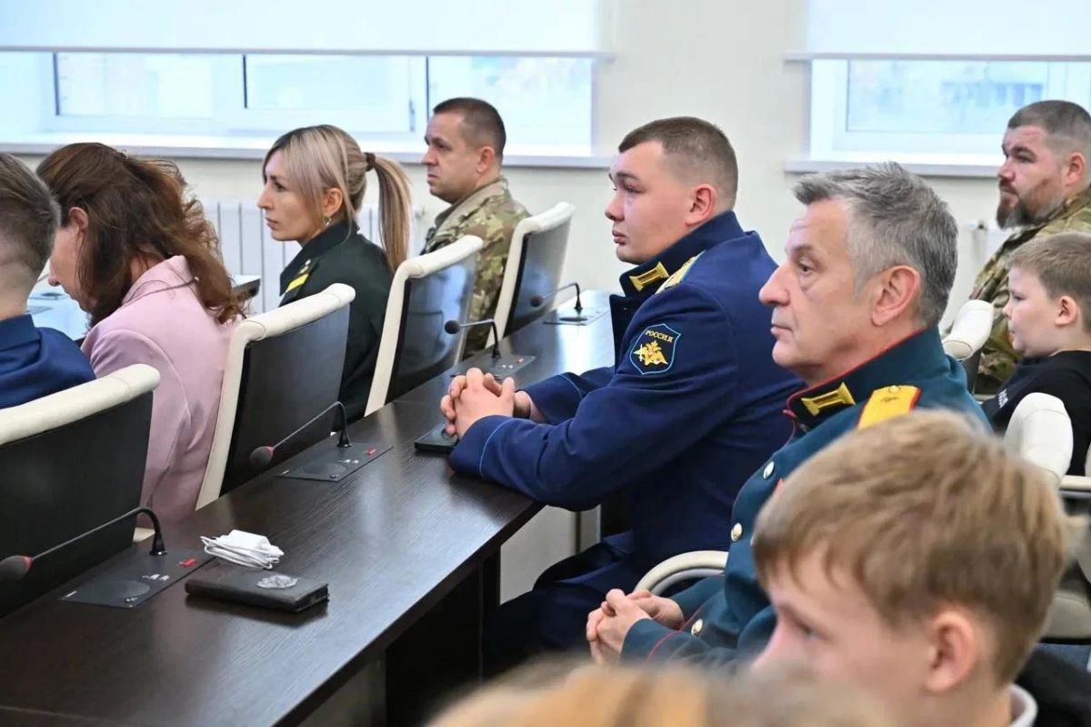 Семьям погибших участников СВО передали государственные награды в Реутове Семьям погибших участников СВО передали государственные награды в Реутове