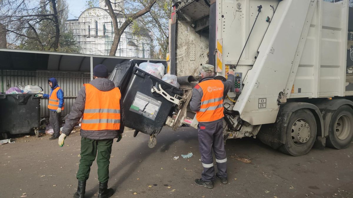В Люберецком округе с контейнерных площадок вывезено около 2 млн м отходов В Люберецком округе с контейнерных площадок вывезено около 2 млн м отходов