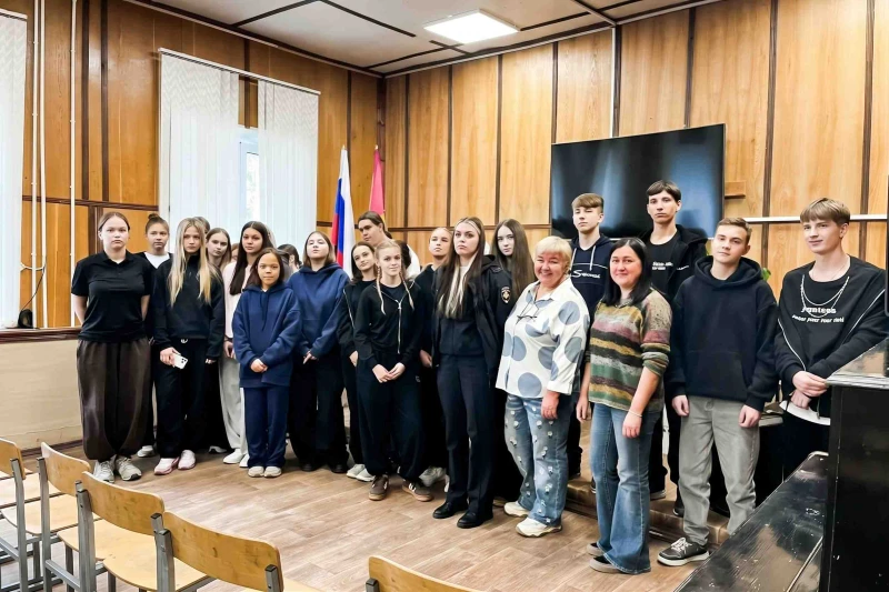 Сотрудница полиции из Воскресенска и представитель Общественного совета при УМВД встретились со студентами местного колледжа