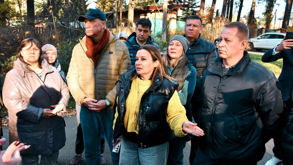 Встреча с жителями микрорайона Клязьма: опиловка деревьев в охранной зоне ЛЭП Встреча с жителями микрорайона Клязьма: опиловка деревьев в охранной зоне ЛЭП
