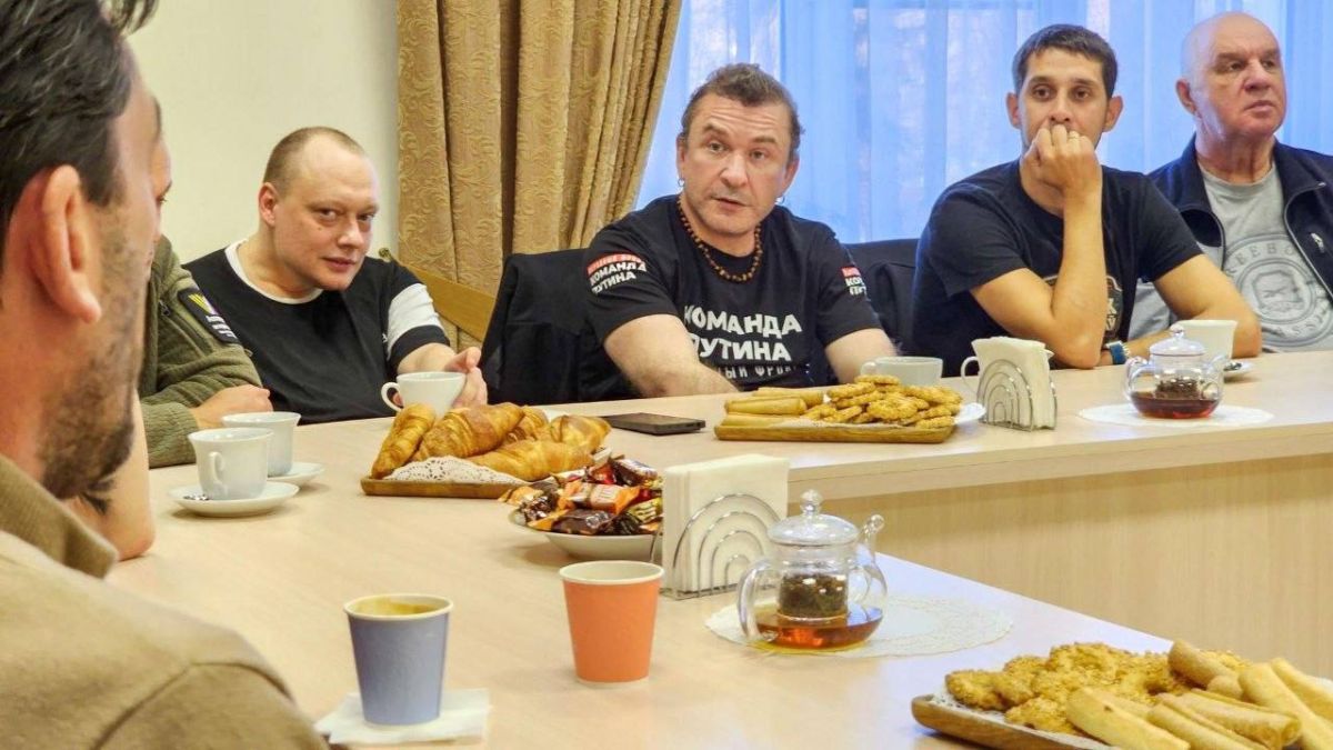 Артист Александр Морозов встретился с бойцами в реабилитационном центре «Ясенки» Артист Александр Морозов встретился с бойцами в реабилитационном центре «Ясенки»
