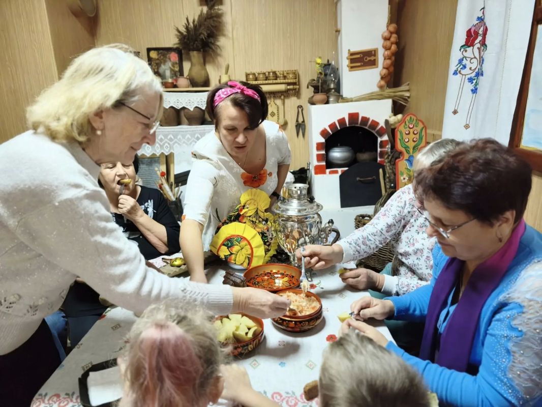 В Городищенском Доме культуры отметили День бабушек и дедушек В Городищенском Доме культуры отметили День бабушек и дедушек