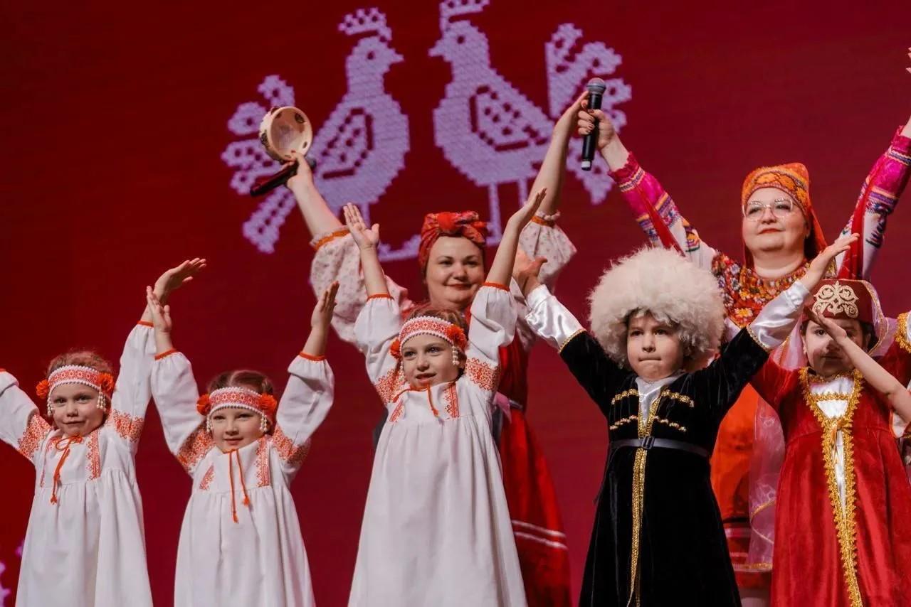 Ленинский городской округ достойно представил свои достижения в сфере дошкольного образования на праздничном мероприятии «Цифровая матрёшка — три измерения: традиции, логика, цифра», которое состоялось 28 октября