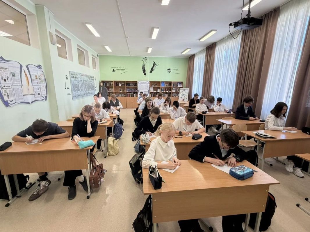 Учимся понимать друг друга: в гимназии имени Подольских курсантов прошел тренинг о толерантности Учимся понимать друг друга: в гимназии имени Подольских курсантов прошел тренинг о толерантности